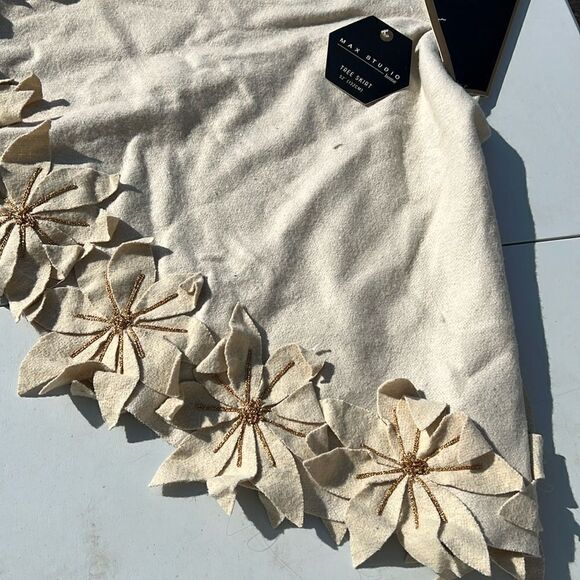 Christmas Tree Skirt Beige & Gold Poinsettias Wool By MAX STUDIO Home 52" New - Picture 3 of 7